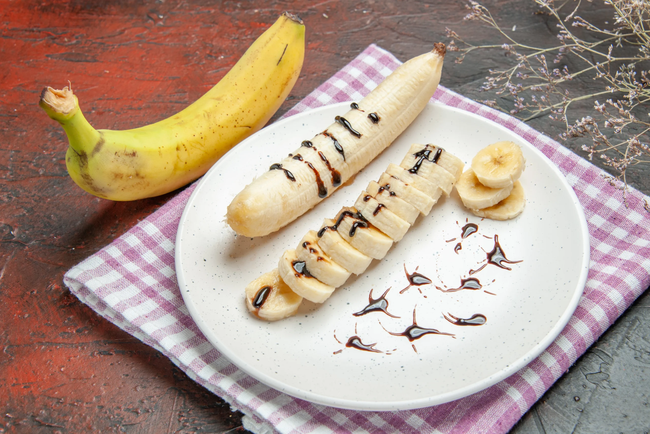 delicious-banana with sliced pieces